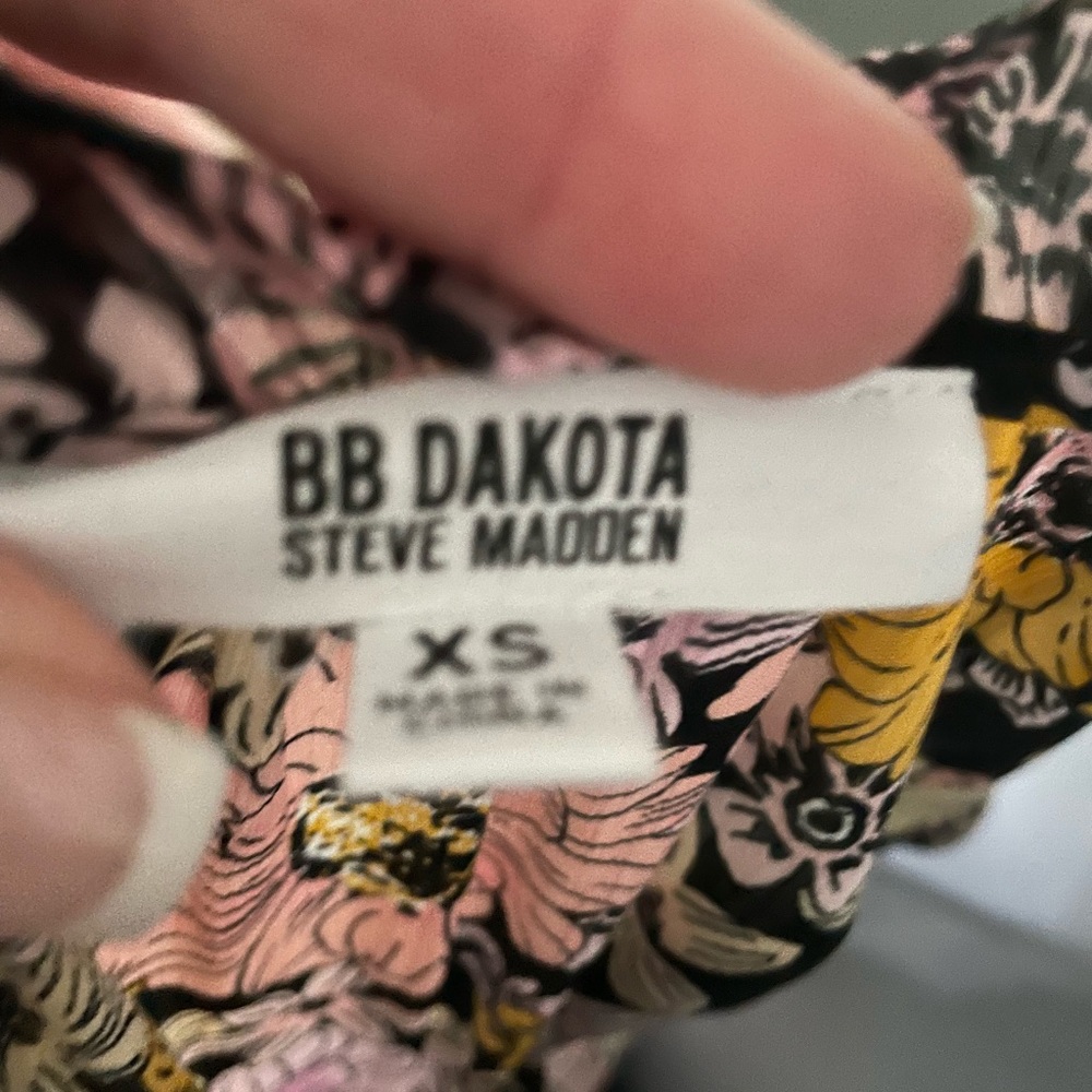 BB Dakota By Steve Madden Keyhole Neck - Picture 7 of 7